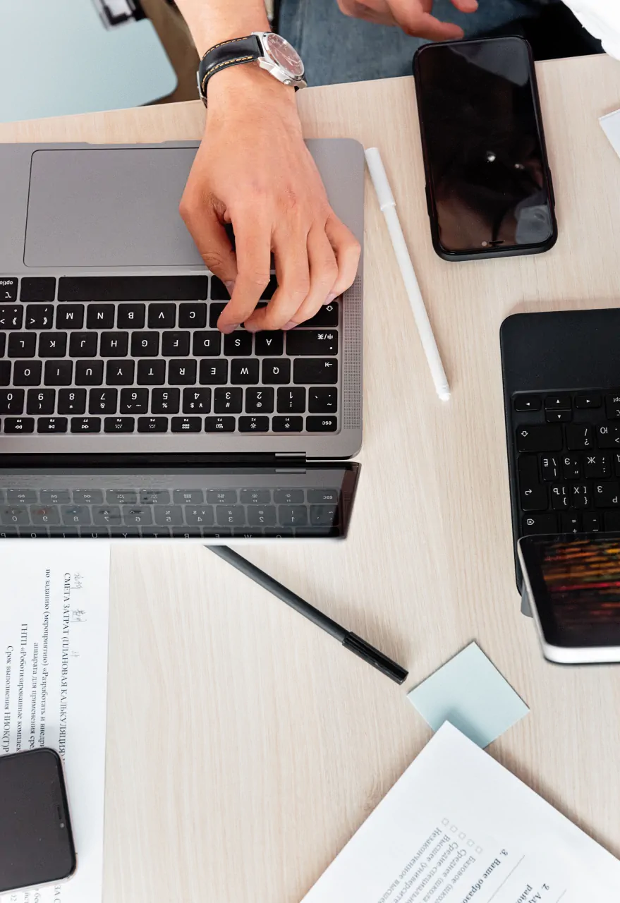 Countea Applications assure l'hébergement sécurisé et la maintenance continue de vos solutions web et mobile.